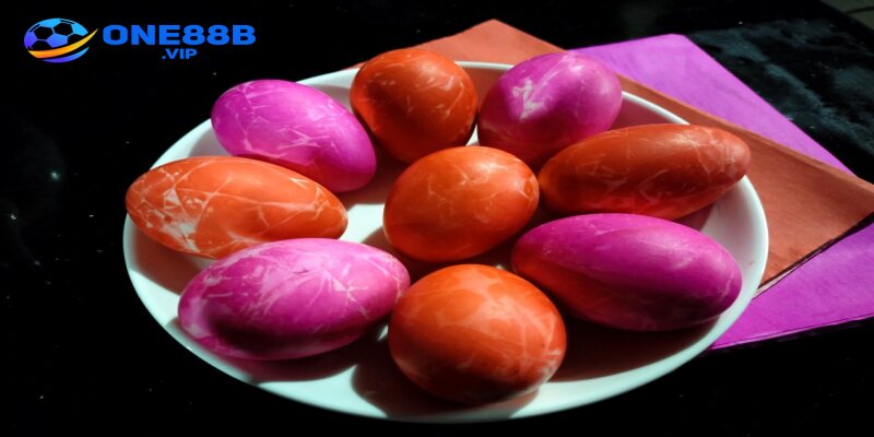 Sử dụng trứng gà để xin số đề hôm nay từ ông Thần Tài